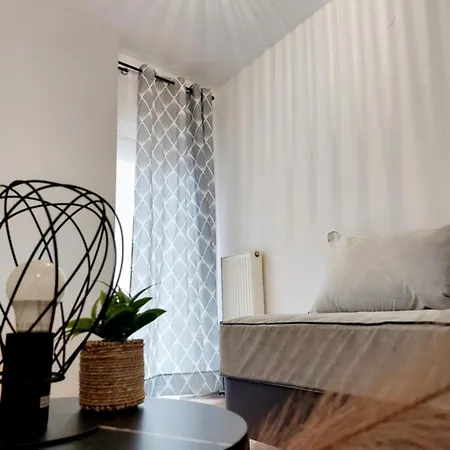 White Ruby Sea Side * קאבאלה