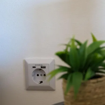 White Ruby Sea Side קאבאלה