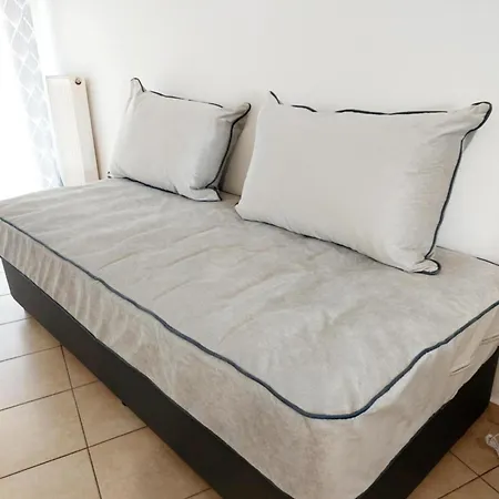 White Ruby Sea Side *